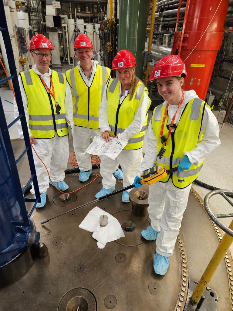 fire personer, industrilokale